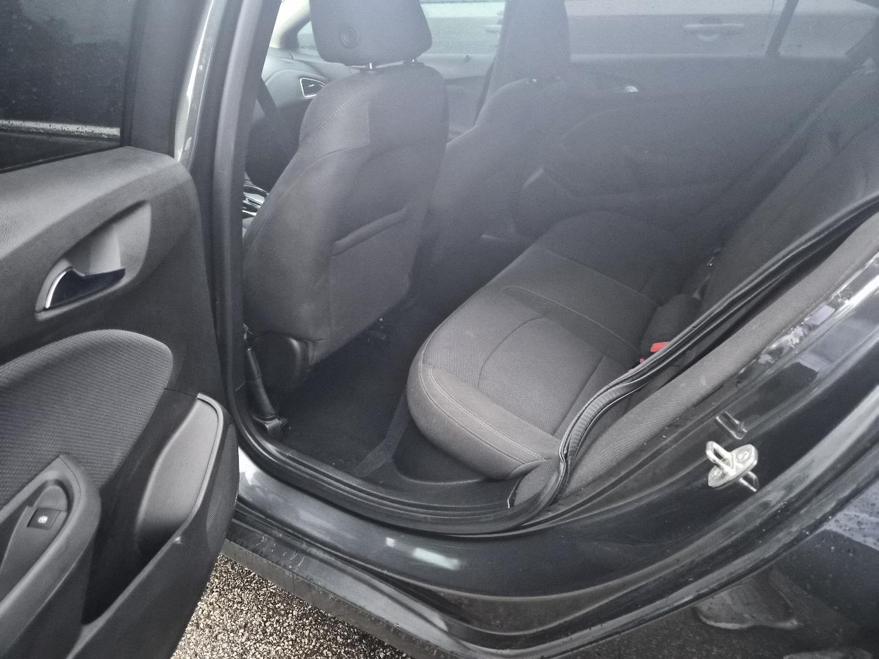 Chevrolet Cruze LT Auto Hatchback 2017