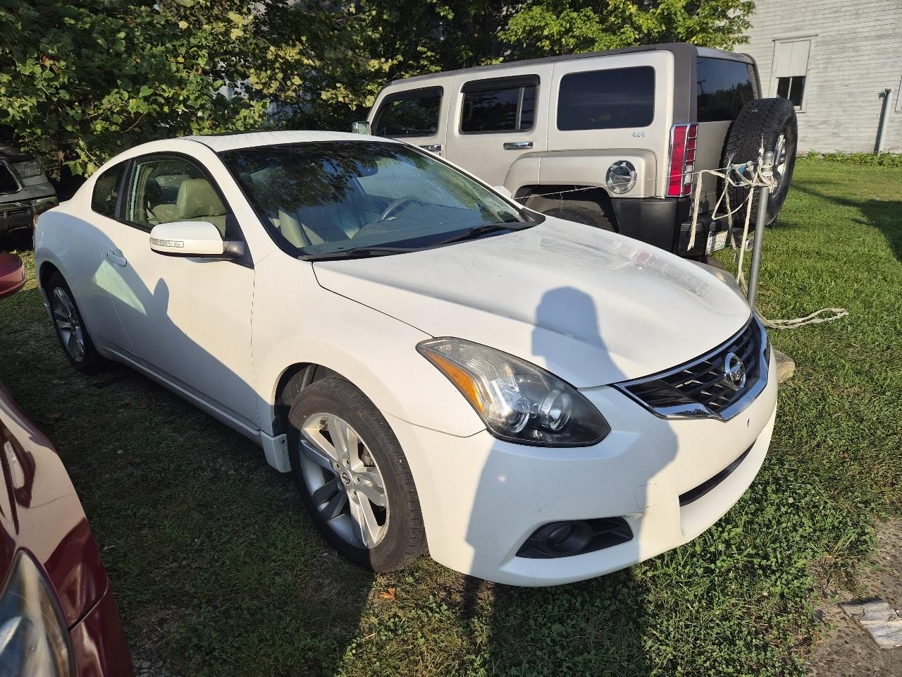 Nissan Altima 2.5 S 6M/T Coupe 2010