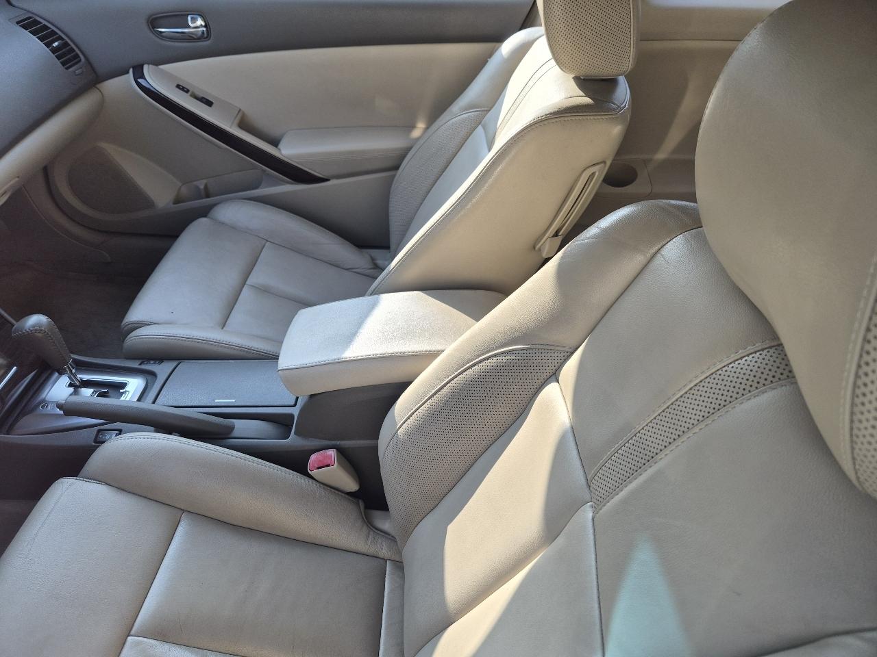 Nissan Altima 2.5 S 6M/T Coupe 2010