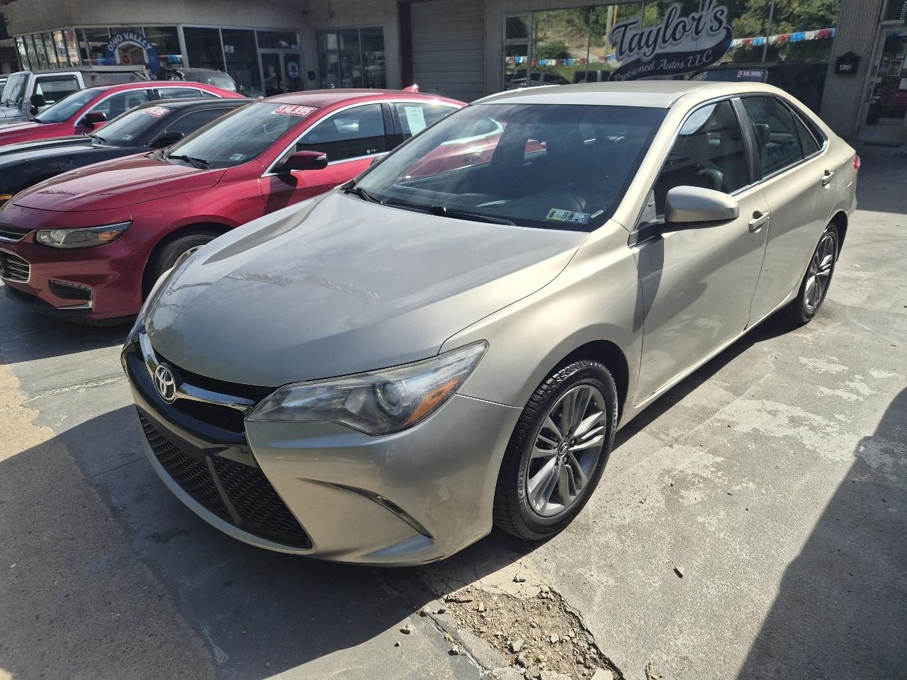 Toyota Camry photo 2