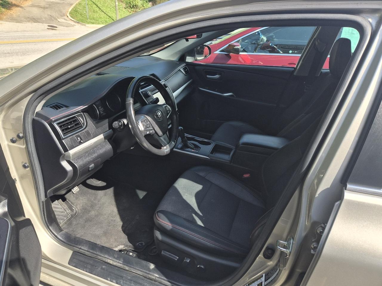 Toyota Camry photo 3