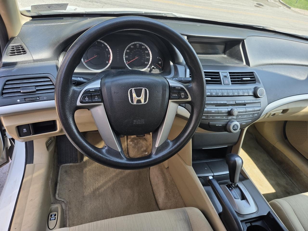 Honda Accord LX sedan AT 2012