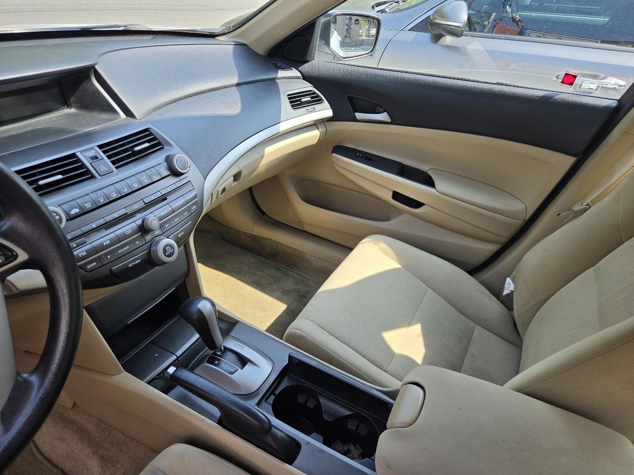 Honda Accord LX sedan AT 2012
