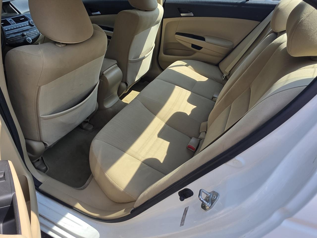 Honda Accord LX sedan AT 2012