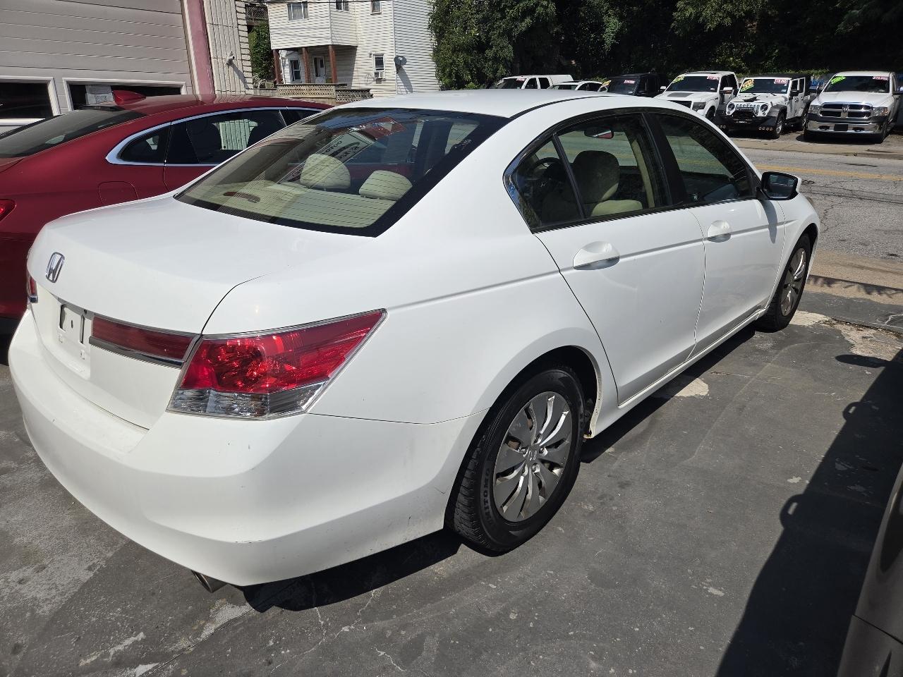 Honda Accord LX sedan AT 2012