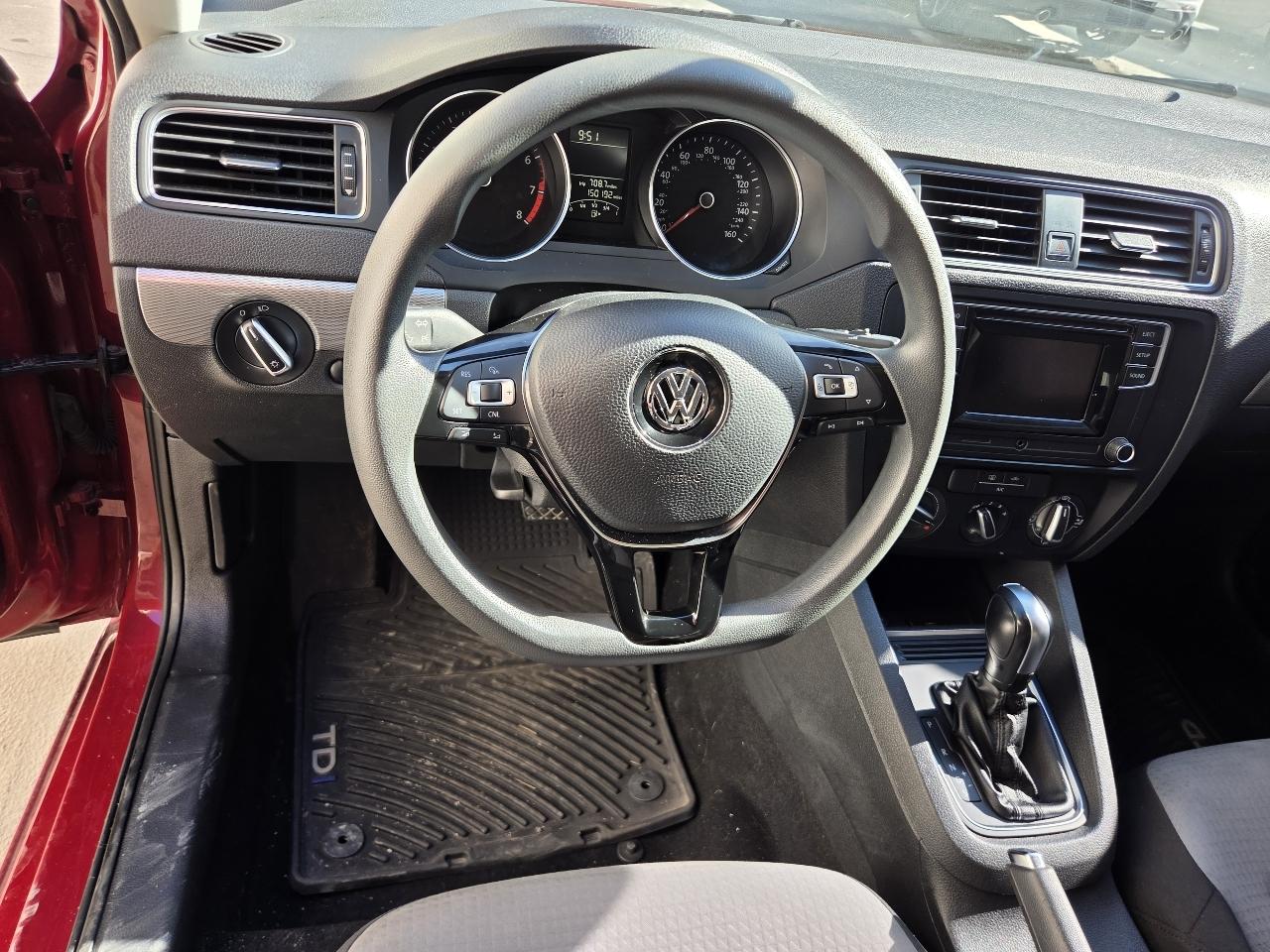 Volkswagen Jetta photo 4