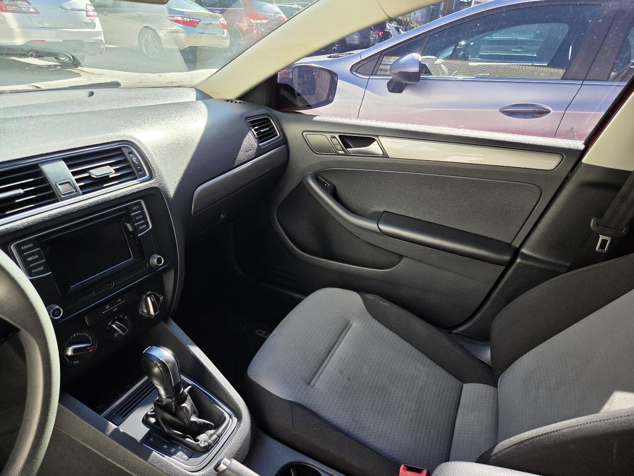 Volkswagen Jetta photo 5