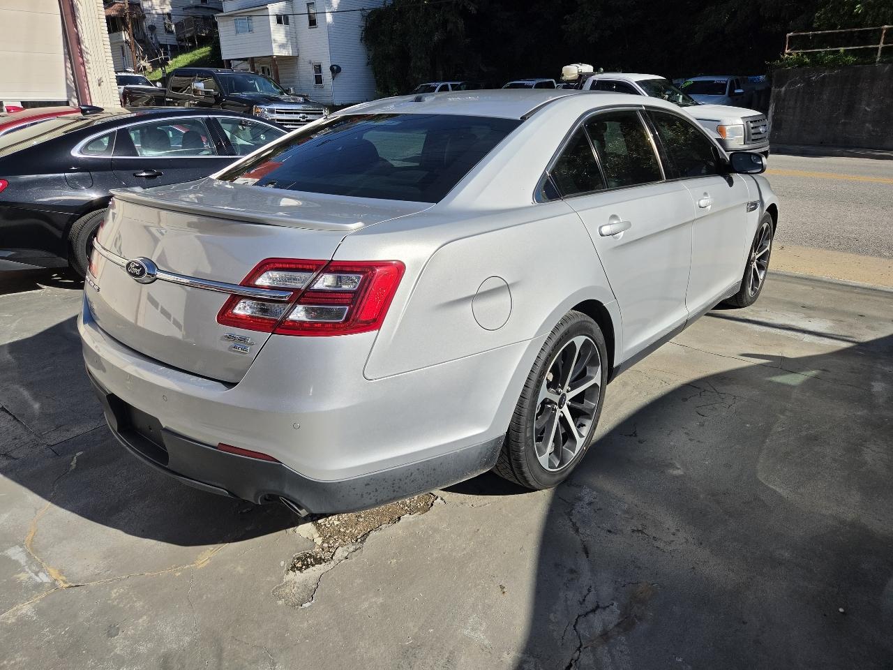 Ford Taurus photo 11