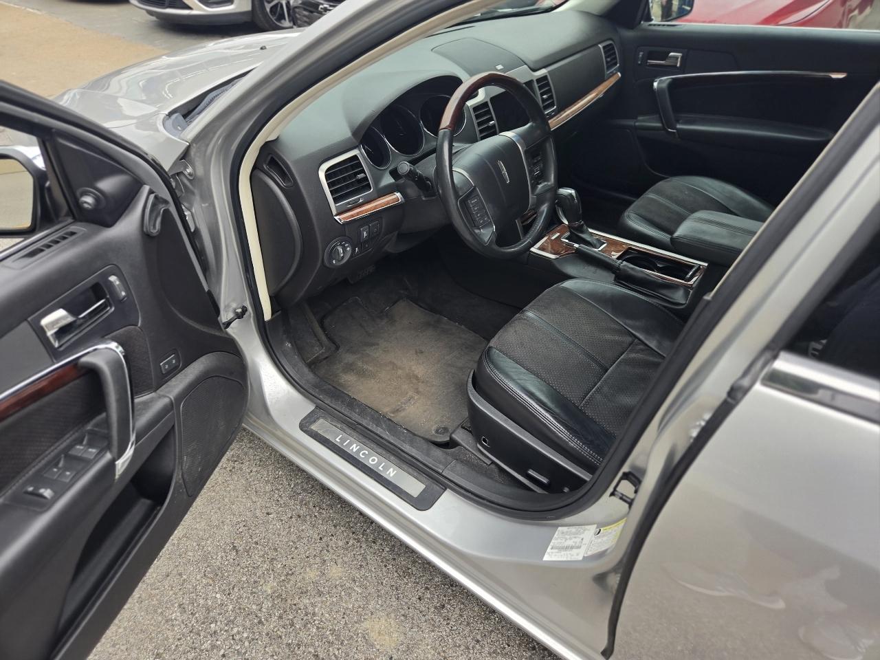 Lincoln MKZ photo 2