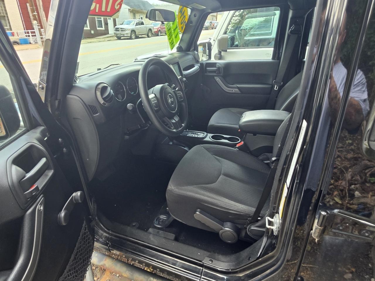 Jeep Wrangler Unlimited Sport 4WD 2014