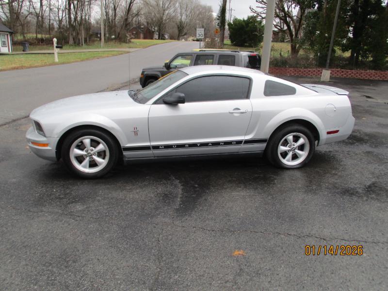Ford Mustang V6 Deluxe Coupe 2007
