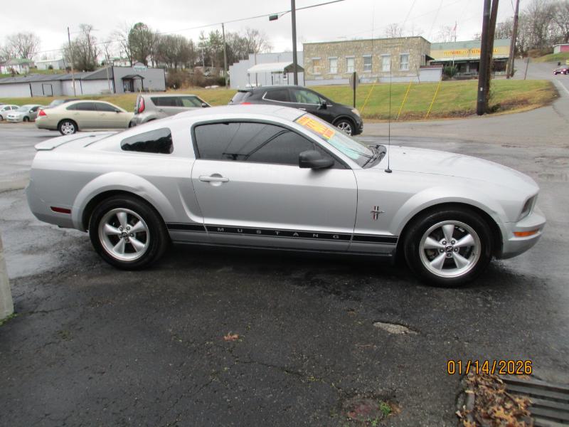 Ford Mustang V6 Deluxe Coupe 2007