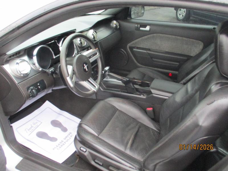 Ford Mustang V6 Deluxe Coupe 2007