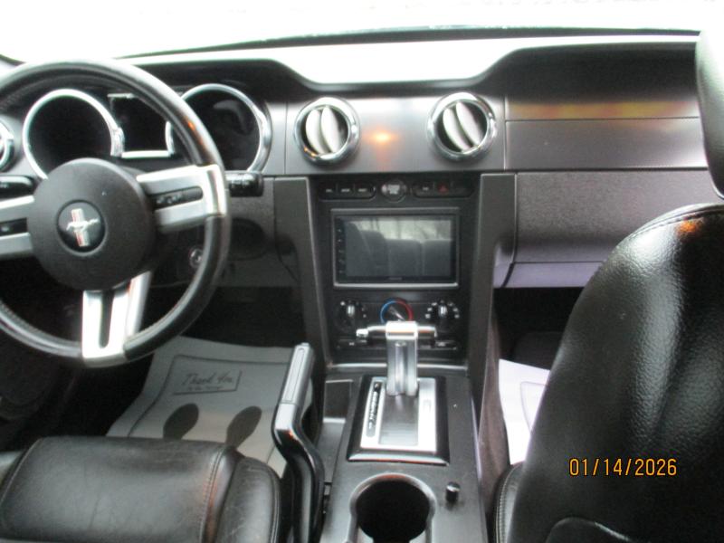 Ford Mustang V6 Deluxe Coupe 2007