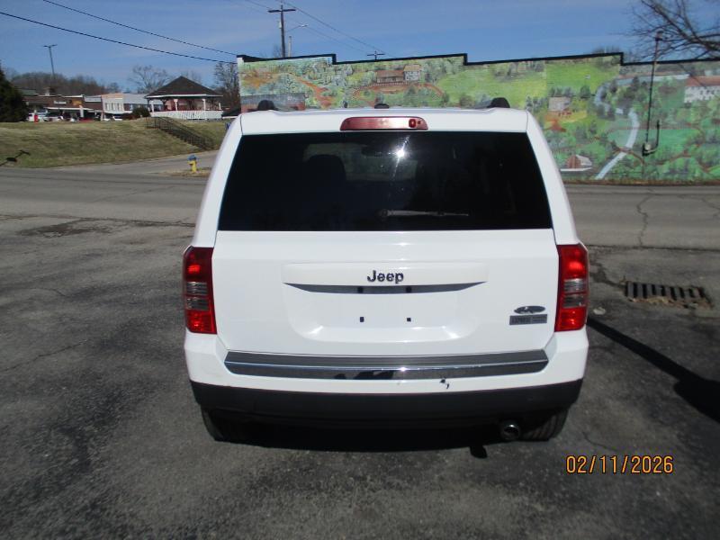 Jeep Patriot Latitude 2WD 2016