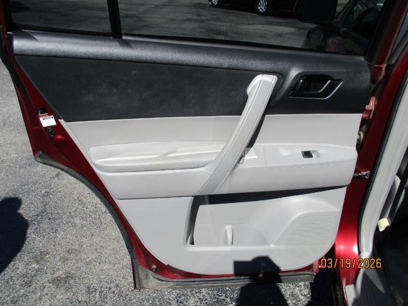 Toyota Highlander Base 4WD 2008