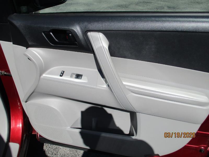 Toyota Highlander Base 4WD 2008