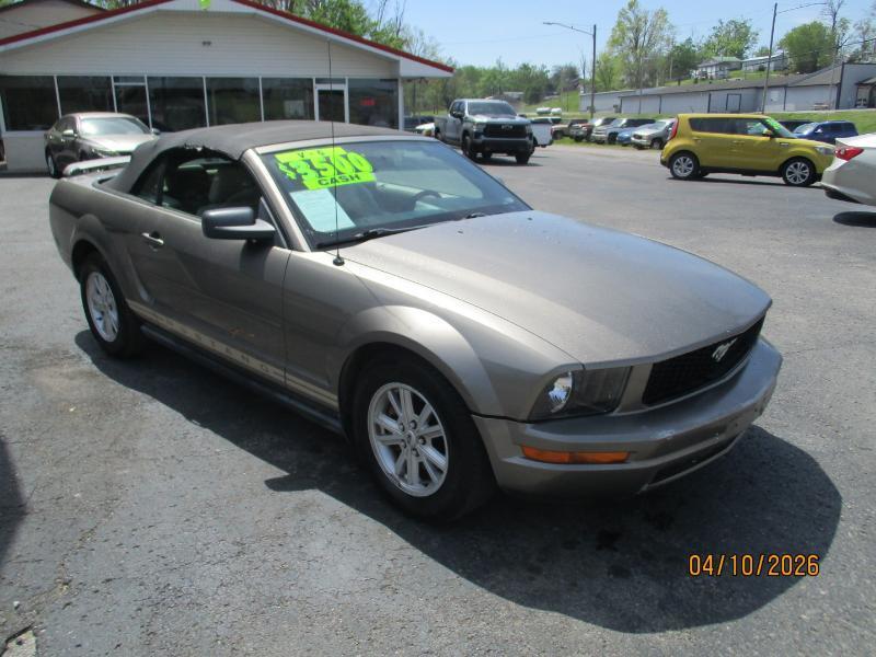 Ford Mustang V6 Deluxe Convertible 2005