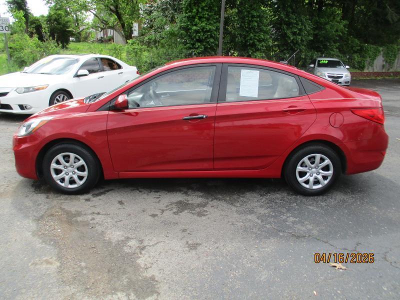 Hyundai Accent GLS 4-Door 2012