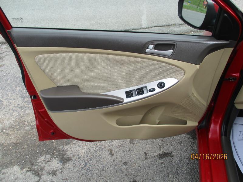 Hyundai Accent GLS 4-Door 2012