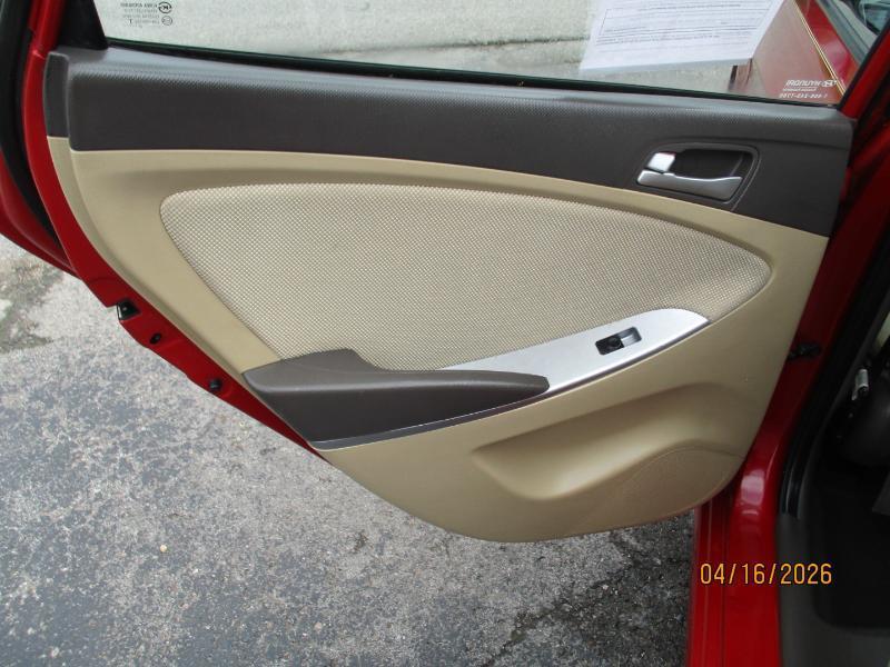 Hyundai Accent GLS 4-Door 2012