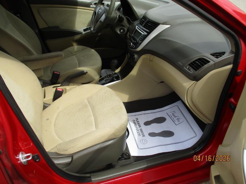 Hyundai Accent GLS 4-Door 2012