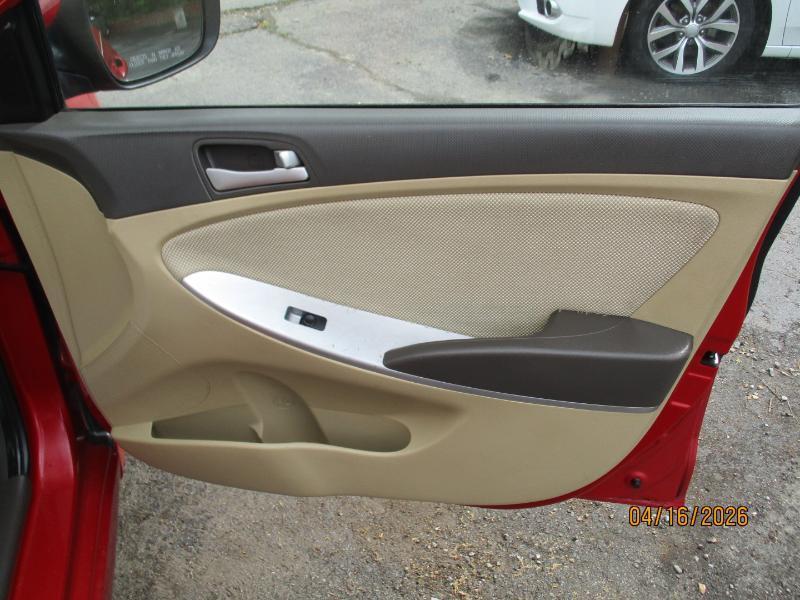 Hyundai Accent GLS 4-Door 2012