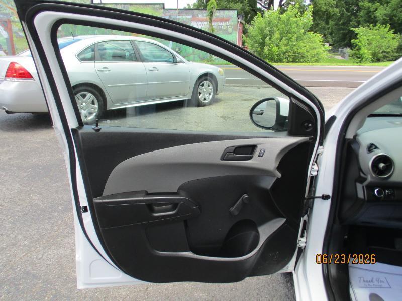 Chevrolet Sonic LS Auto Sedan 2016