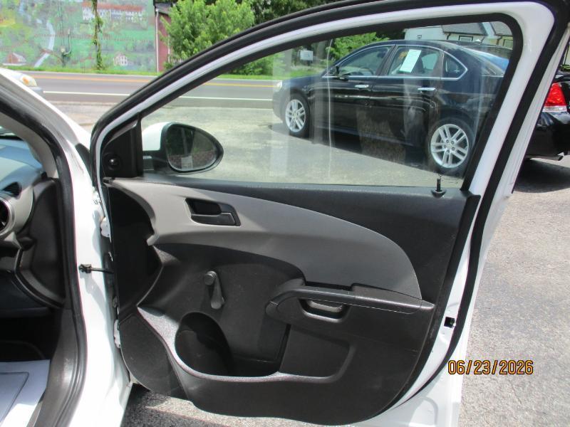 Chevrolet Sonic LS Auto Sedan 2016