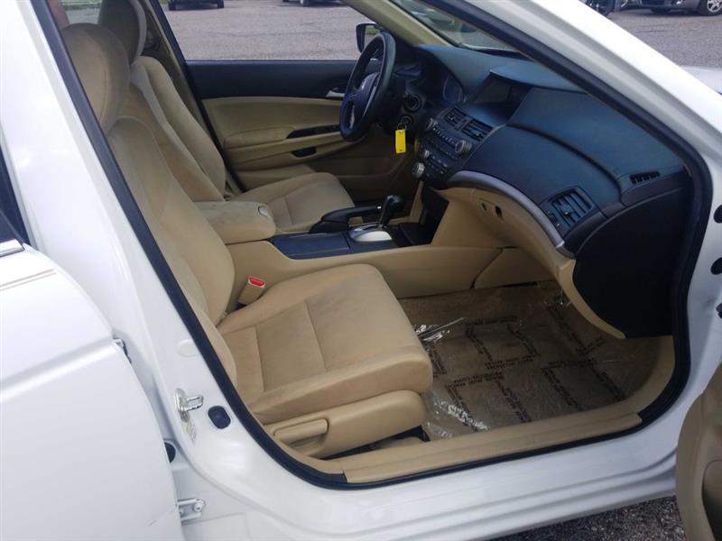 Honda Accord LX sedan AT 2012