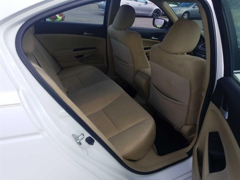 Honda Accord LX sedan AT 2012