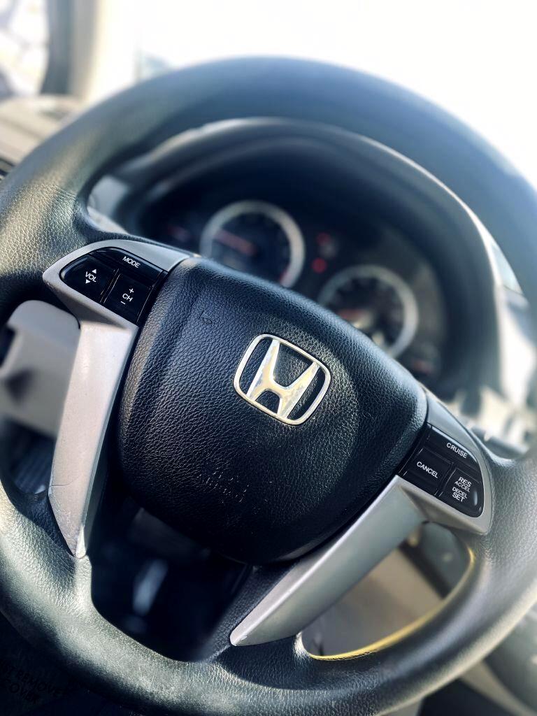 Honda Accord LX sedan AT 2010