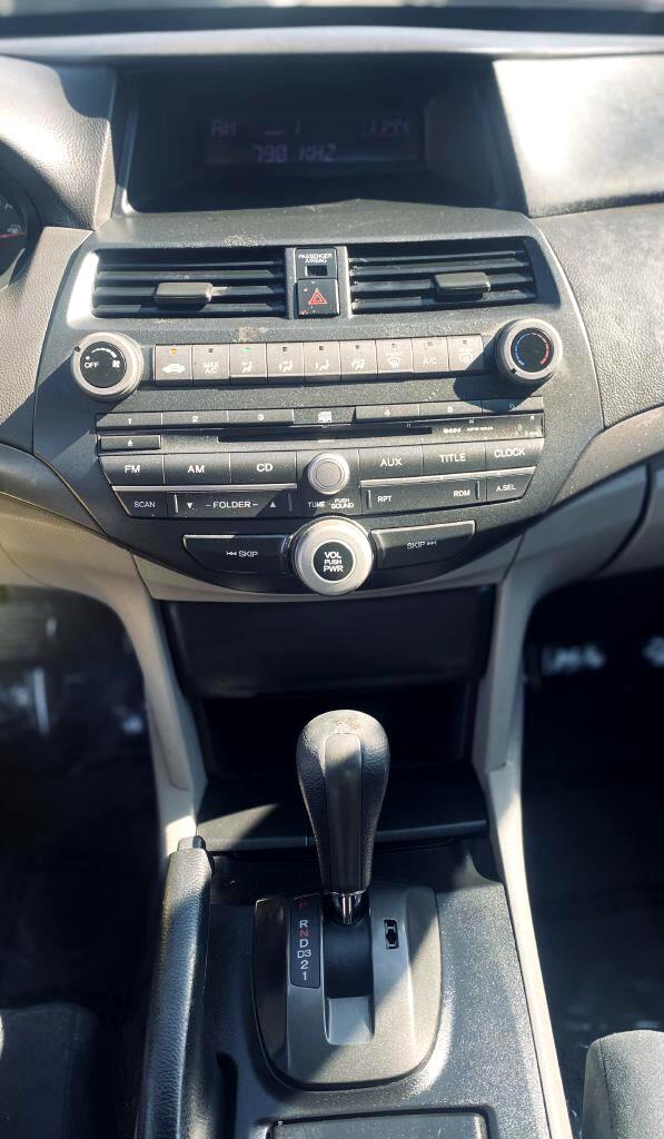 Honda Accord LX sedan AT 2010