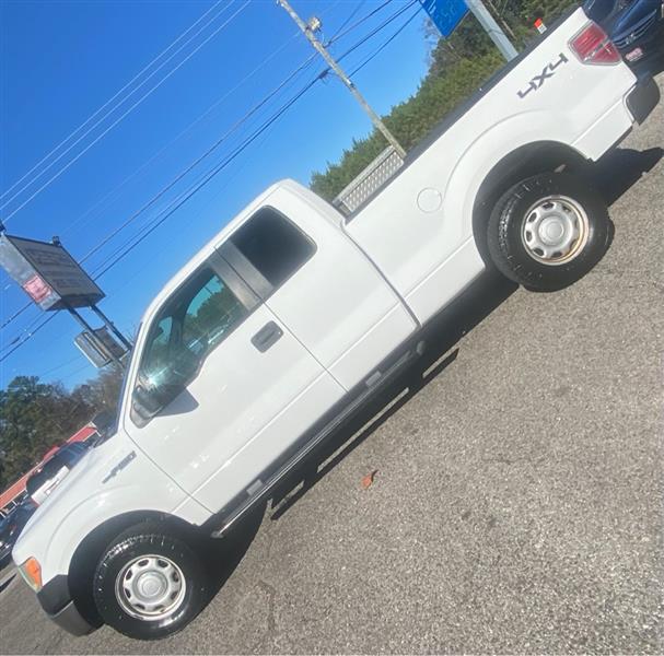 Ford F-150 XL SuperCab 8-ft. Bed 4WD 2011