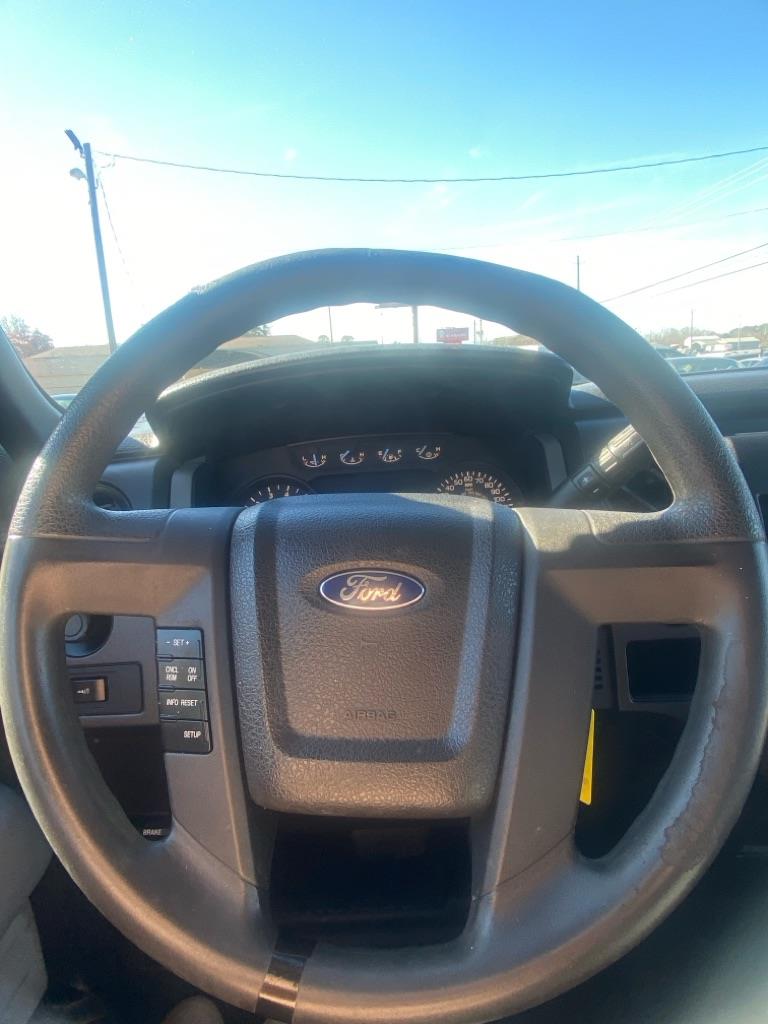 Ford F-150 XL SuperCab 8-ft. Bed 4WD 2011