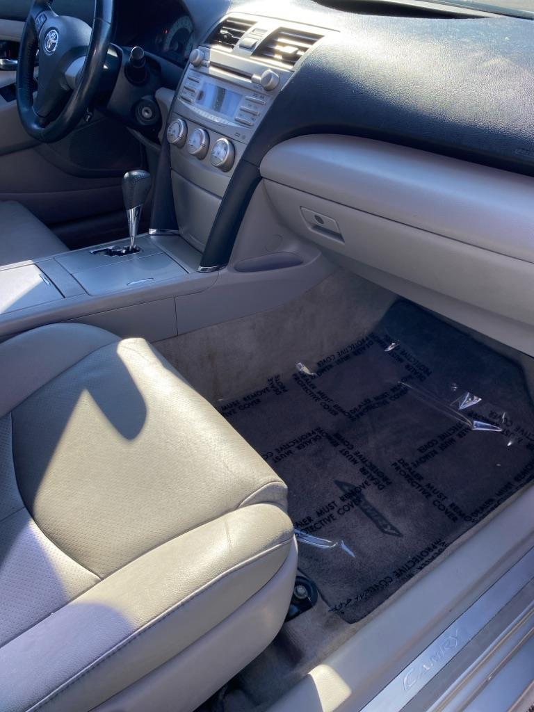 Toyota Camry Base 6-Spd AT 2011