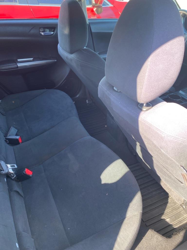 Subaru Impreza 2.5i 5-door 2011