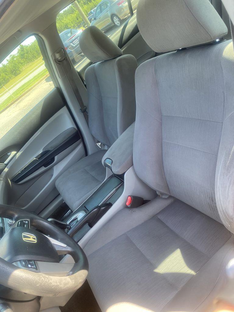 Honda Accord LX sedan AT 2011