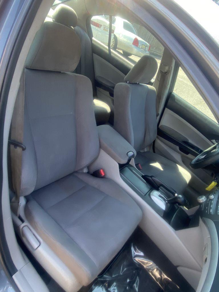 Honda Accord LX sedan AT 2011