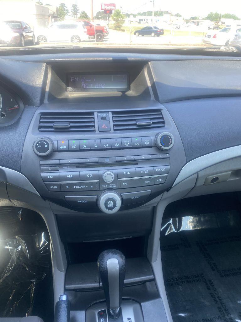 Honda Accord LX sedan AT 2011