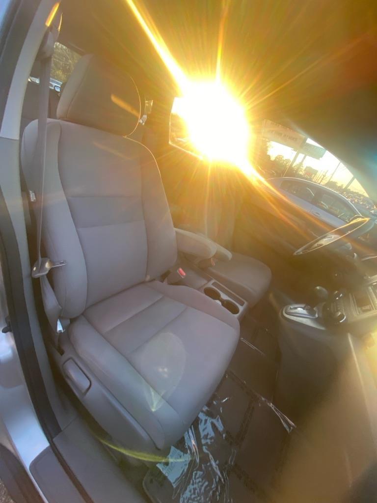 Honda CR-V LX 2WD 5-Speed AT 2011