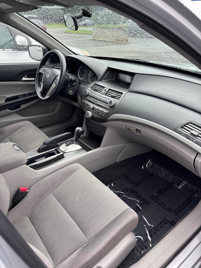 Honda Accord LX sedan AT 2011