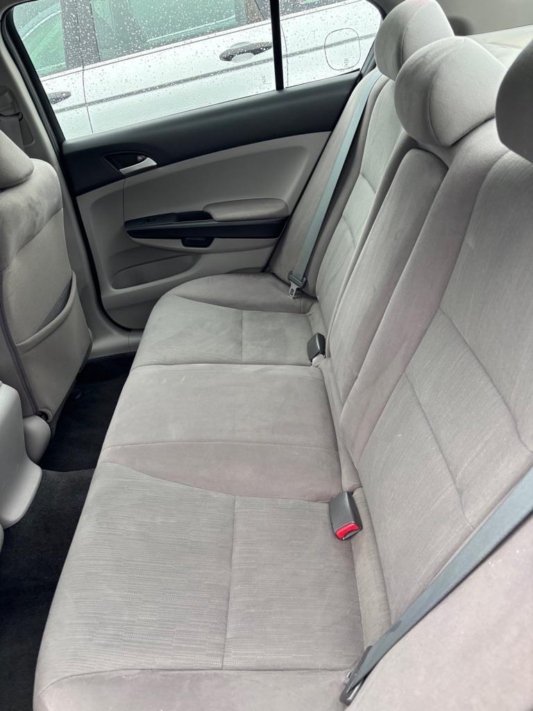 Honda Accord LX sedan AT 2011
