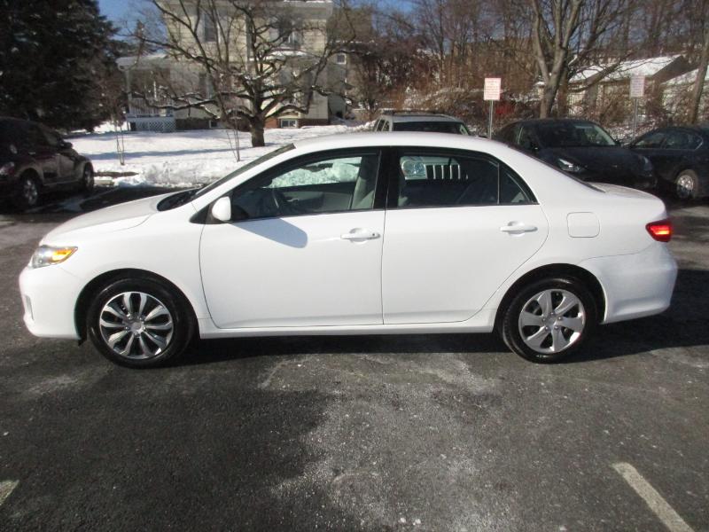 Toyota Corolla S 5-Speed MT 2013
