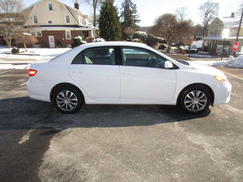 Toyota Corolla S 5-Speed MT 2013