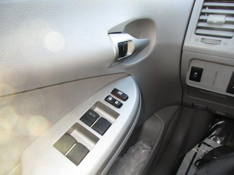 Toyota Corolla S 5-Speed MT 2013