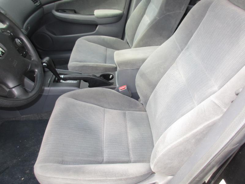 Honda Accord LX sedan AT 2005