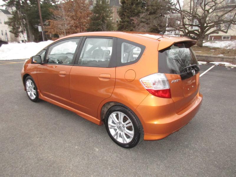 Honda Fit Sport 5-Speed AT 2011