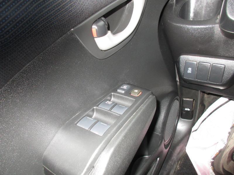 Honda Fit Sport 5-Speed AT 2011