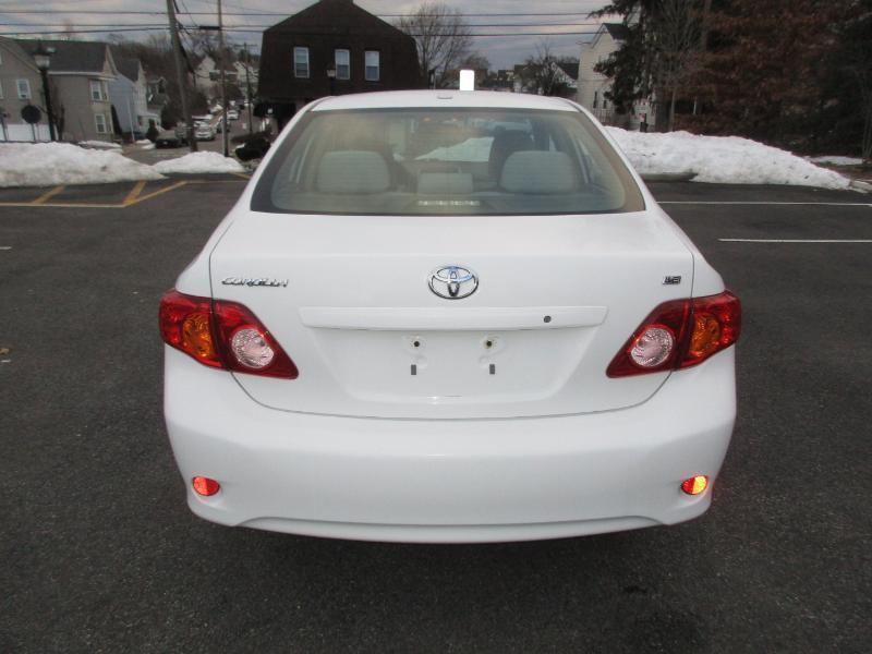 Toyota Corolla LE 2010